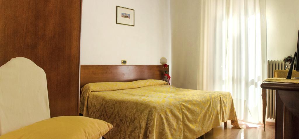Domus Hotel Alessandria Luaran gambar