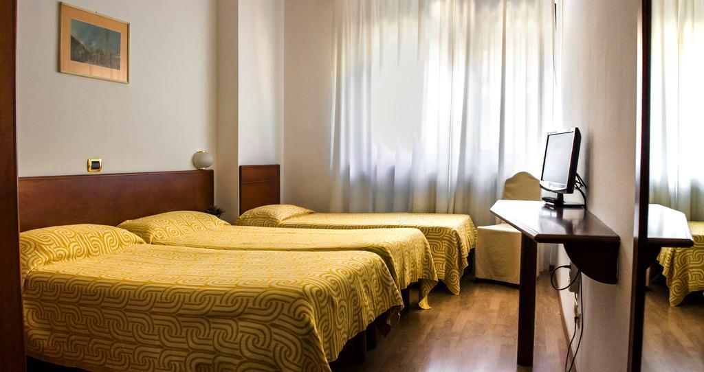 Domus Hotel Alessandria Luaran gambar